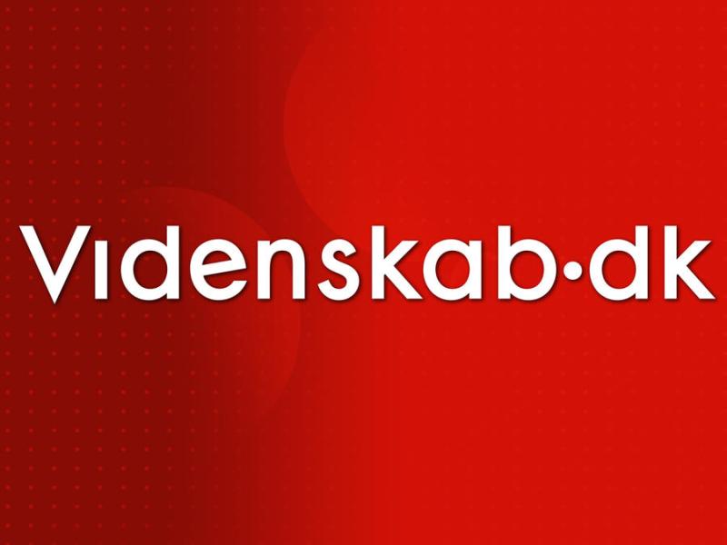 hvid tekst "videnskab.dk" på en rød baggrund